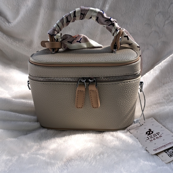 NWT!! Mini Train-Case Crossbody - Picture 4 of 7